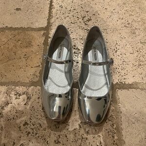 Steve Madden Silver Flats